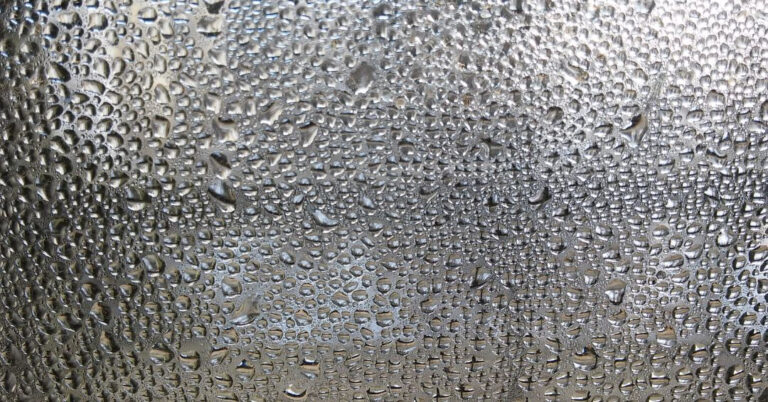 vazamento de agua ou condensacao excessiva